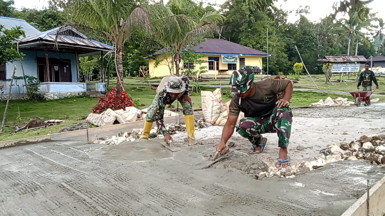 TMMD Ke-129 Kodim 1807 Bangun Jalan Cor di Kampung Sesor untuk Tingkatkan Akses Warga