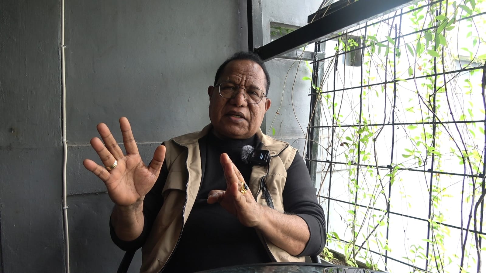 Willem Frans Ansanay Bela Jokowi: Hadiri Undangan Rakyat Kok Dipersoalkan?