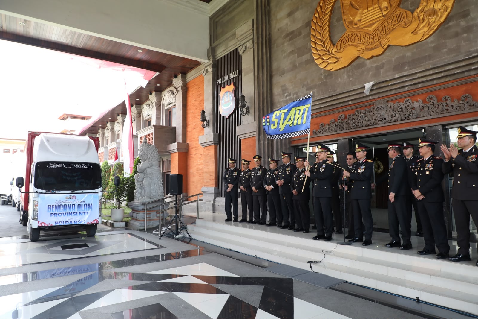 Polda Bali Kirim 5 Truk Bantuan untuk Korban Bencana Alam di NTT