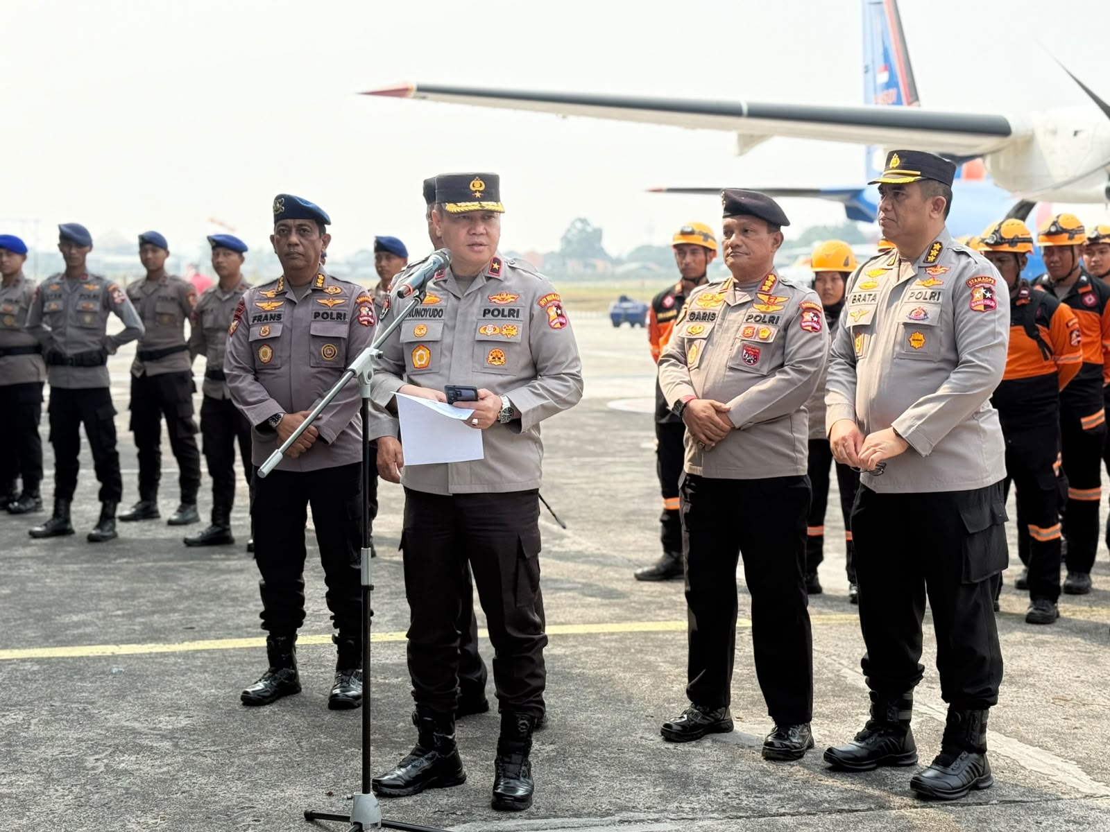 Polri Kembali Kirim Personel K9 dan 2,5 Ton Logistik untuk Korban Gempa NTT