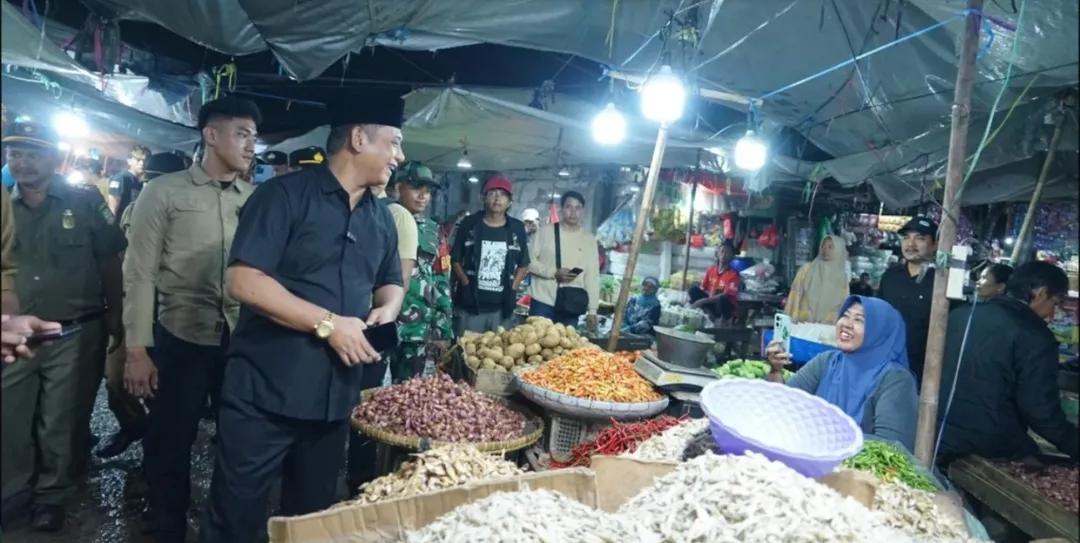 Sidak Pasar Tumpah SGC Cikarang, Plt Bupati Bekasi Tertibkan Pedagang di Badan Jalan