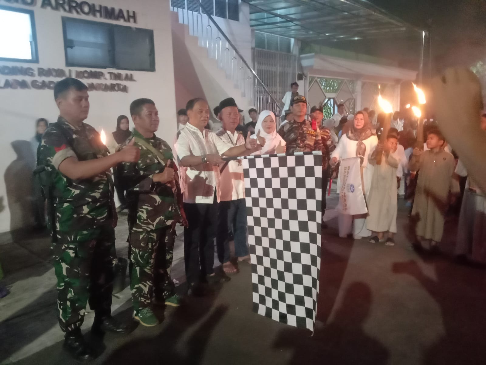 Ratusan Warga Kelapa Gading Barat Semarakkan Pawai Obor Sambut 1 Muharam 1448 H