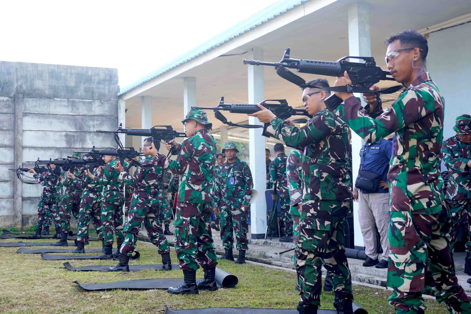 Lanud Sjamsudin Noor Gelar Latihan Menembak Berkala untuk Tingkatkan Profesionalisme Prajurit