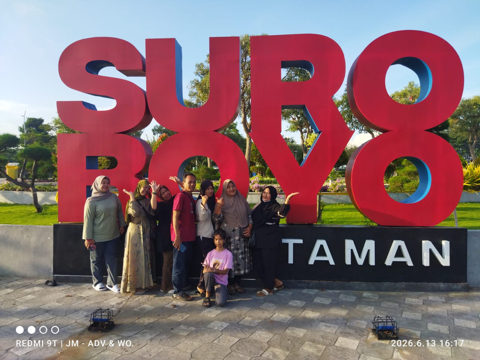 Pantai Kenjeran Surabaya Jadi Magnet Wisata, Keluarga Rulia Ikut Meriahkan Liburan