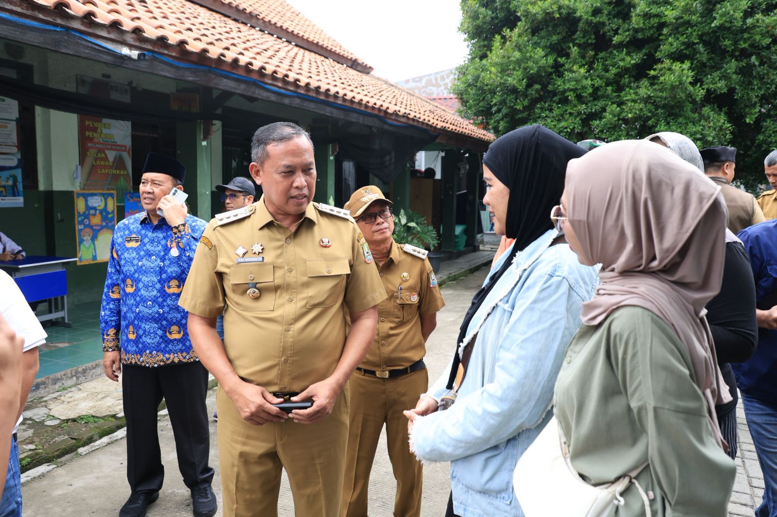Wali Kota Bekasi Tri Adhianto Sidak SMPN 52, Oknum TU Dugaan Pelecehan Diusulkan Dipecat Tidak Hormat