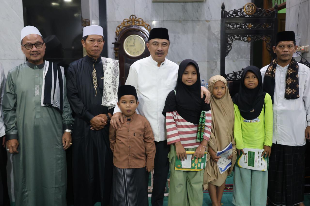 Wakil Wali Kota Bekasi Abdul Harris Bobihoe Santuni Anak Yatim di Rawalumbu, Ajak Warga Perbanyak Amal di Bulan Ramadan