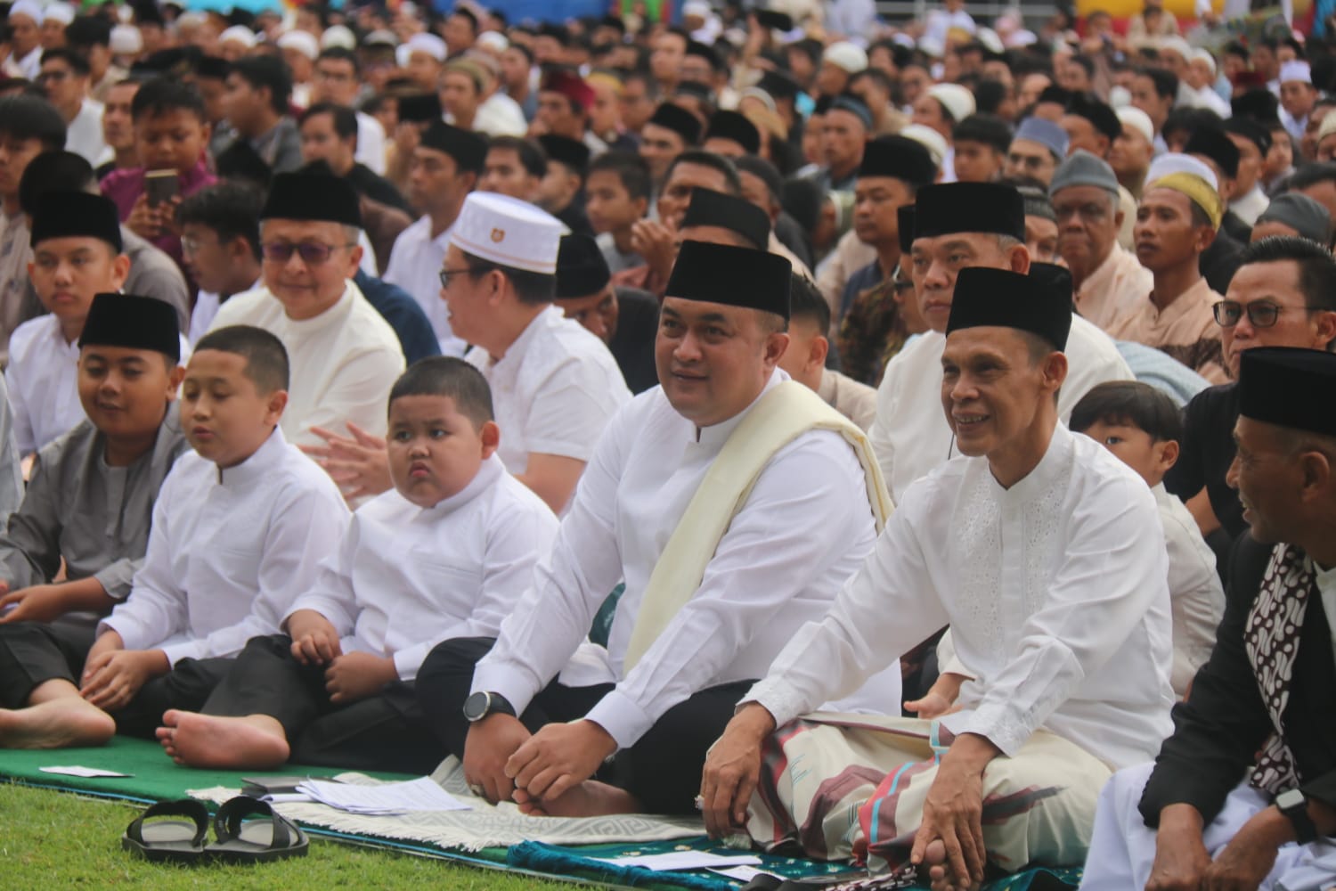 Puluhan Ribu Warga Bogor Padati Stadion Pakansari, Shalat Idul Fitri 1447 H Bersama Rudy Susmanto