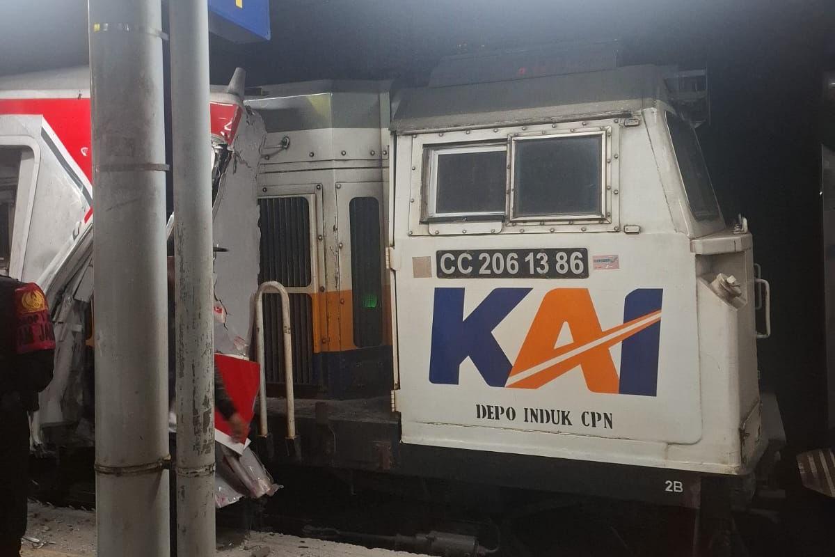 Breaking News! Insiden KA Argo Bromo Anggrek Tabrak KRL di Bekasi Timur, Evakuasi Masih Berlangsung